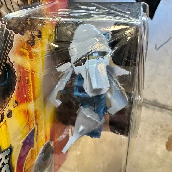 Megalodon Smash & Bash Toy Truck - Blue monster jam New in box - Picture 3 of 4